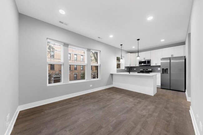 property at 1407 W Flournoy St