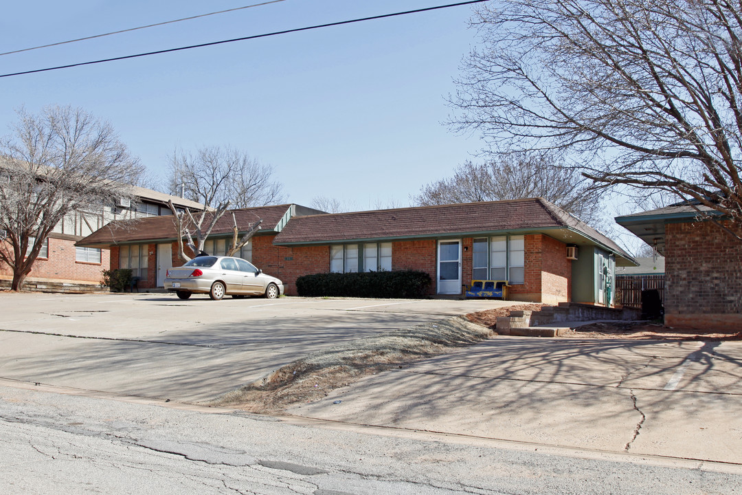 804-816 N Pine St in Guthrie, OK - Building Photo