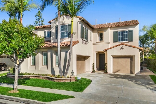 2556 Pearblossom St in Fullerton, CA - Building Photo - Building Photo