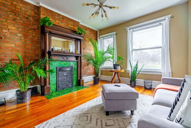 621 Dennison Ave in Columbus, OH - Foto de edificio - Building Photo