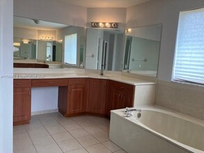 22821 SW 88th Pl in Cutler Bay, FL - Building Photo - Building Photo