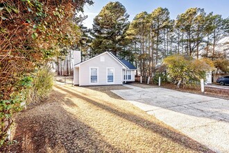 7037 Candlewood Dr in Fayetteville, NC - Building Photo - Building Photo