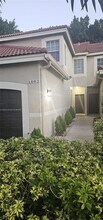 1002 Sevilla Cir in Weston, FL - Foto de edificio - Building Photo