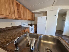 104 Clark St in Ingram, TX - Building Photo - Building Photo