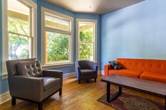 2322 NW Kearney St in Portland, OR - Building Photo - Building Photo