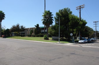 Olive Tree Apartments in Lemon Grove, CA - Foto de edificio - Building Photo