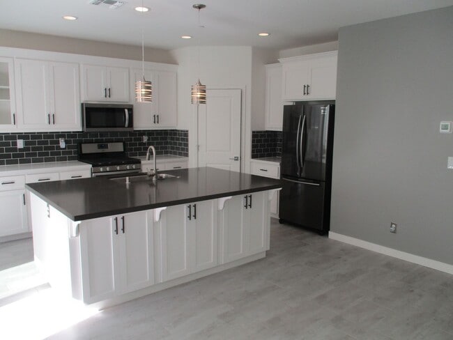 2324 Endeavor Way in Sacramento, CA - Building Photo - Building Photo