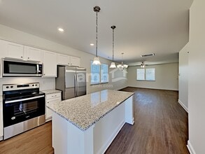 215 Stowe Rd in Belmont, NC - Foto de edificio - Building Photo