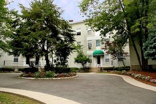 4 Ashford Ct Apartments