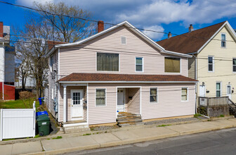 25 Park St in Thomaston, CT - Building Photo - Primary Photo