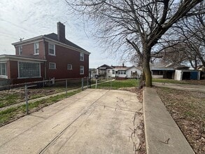 130 Whitaker St in Homestead, PA - Building Photo - Building Photo
