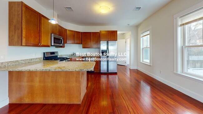 156 School St in Somerville, MA - Foto de edificio - Building Photo