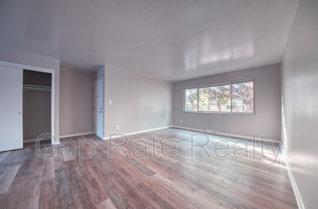 26 S Hampton Rd in Columbus, OH - Building Photo - Building Photo