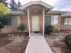 376 W Sierra Ave in Kingsburg, CA - Building Photo
