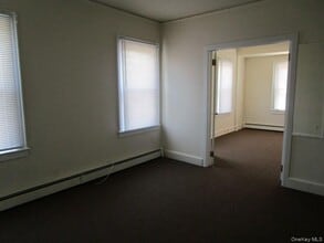 99 E Merrick Rd in Valley Stream, NY - Building Photo - Building Photo