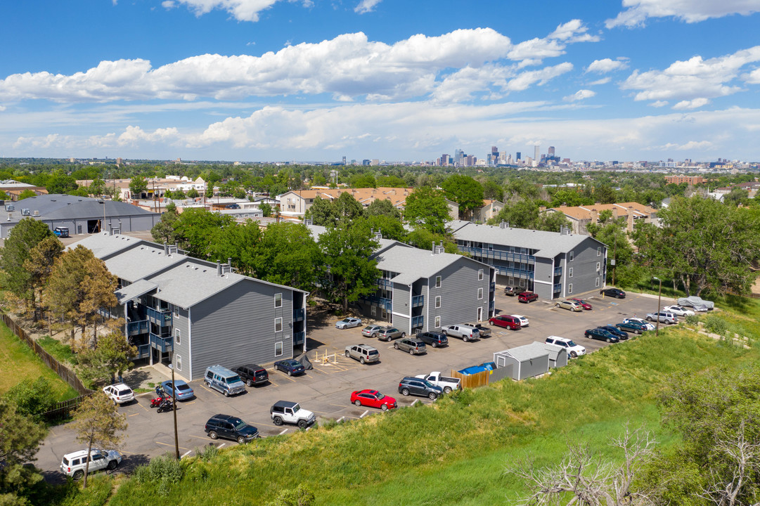 Willow Rush in Lakewood, CO - Building Photo