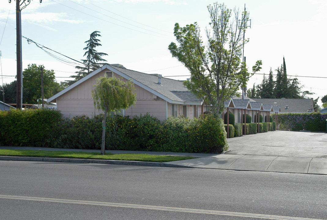 6878 N Winton Way in Winton, CA - Building Photo