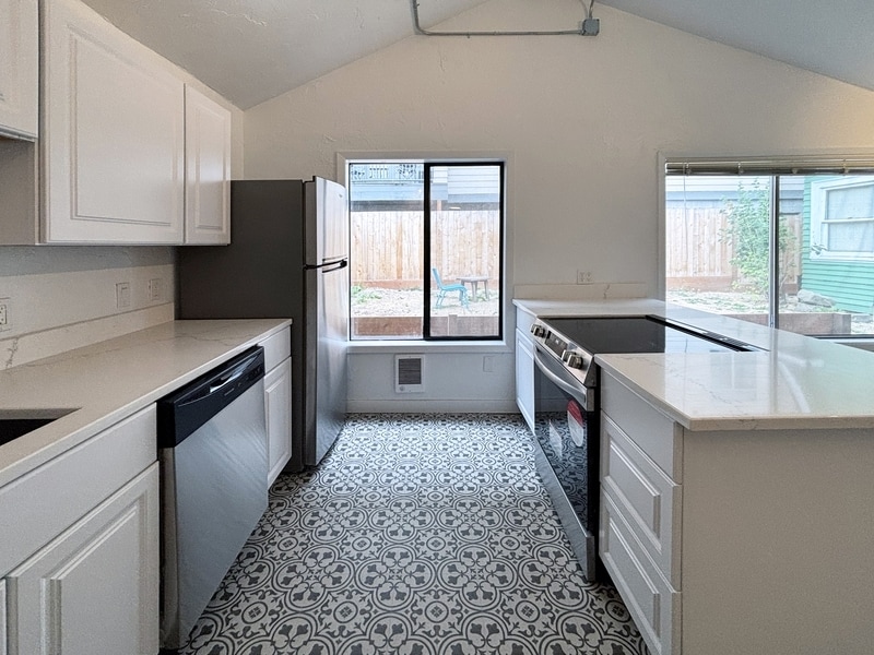 734 E 14th Ave in Eugene, OR - Building Photo