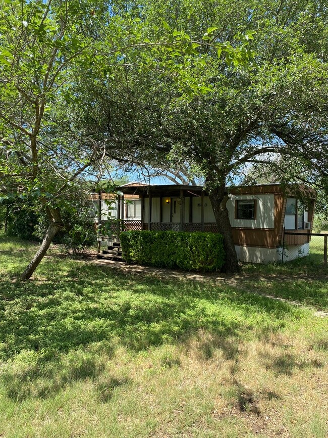 16550 County Road 282 in San Antonio, TX - Building Photo - Building Photo