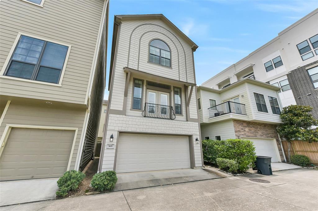905 Garden Oaks Trce in Houston, TX - Building Photo