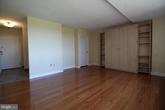 property at 1011 Arlington Blvd