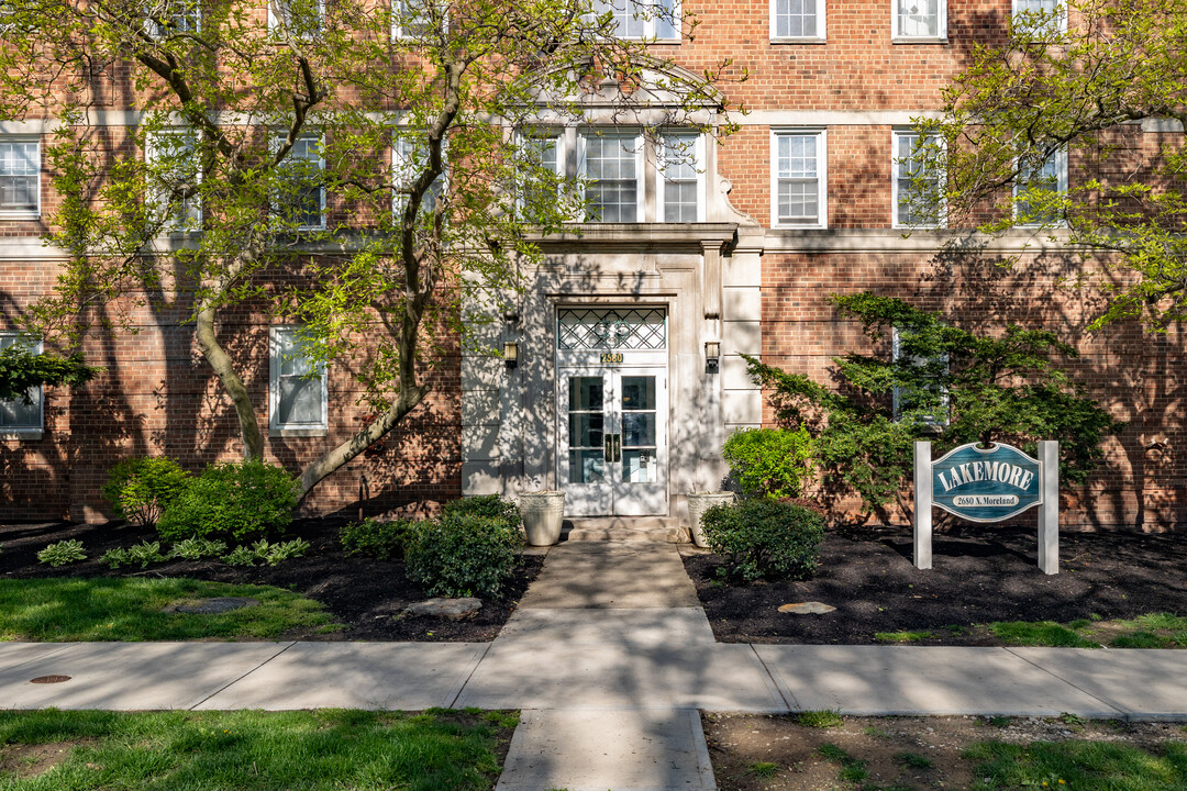 Lakemore in Cleveland, OH - Foto de edificio