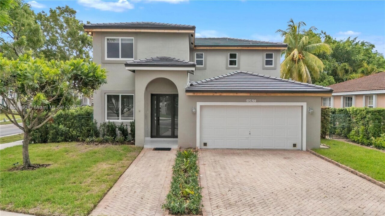 12427 SW 121st Ave in Miami, FL - Foto de edificio
