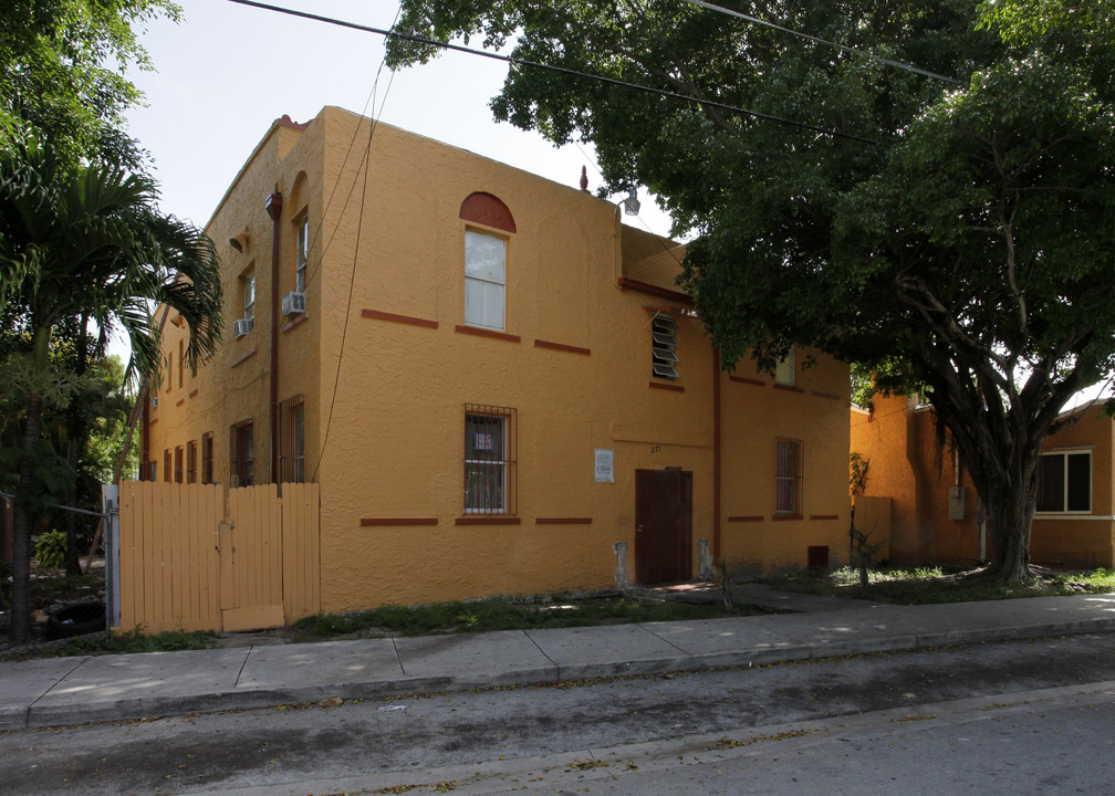 277 NW 33rd St in Miami, FL - Building Photo