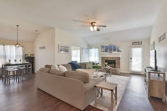 4514 Ridgeway Dr
