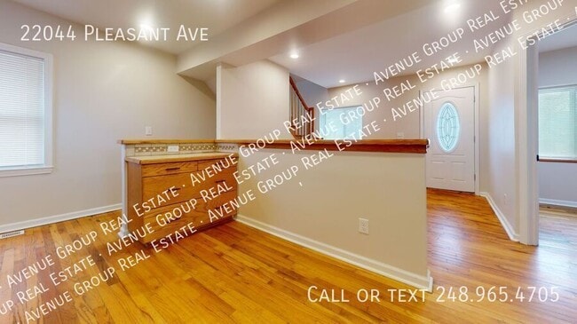 22044 Pleasant Ave in Eastpointe, MI - Building Photo - Building Photo