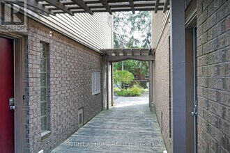 243-B Sunnyside Ave in Ottawa, ON - Building Photo - Building Photo