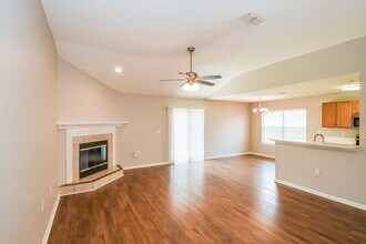 636 Morning Mist Way in Orange Park, FL - Building Photo - Building Photo