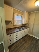 1024 Leslie St in Lansing, MI - Building Photo