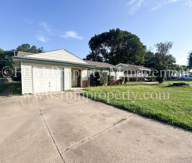 1224 W Burnett St in Ennis, TX - Building Photo - Building Photo