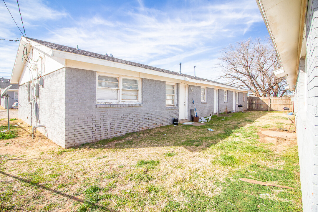 2715 E 2nd St in Lubbock, TX - Building Photo