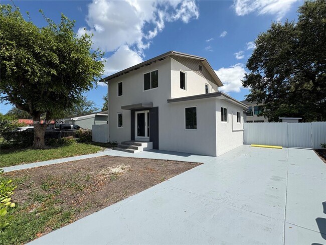 3368 NW 51st Terrace in Miami, FL - Building Photo - Building Photo
