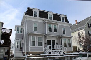 4 Riggs St in Gloucester, MA - Building Photo