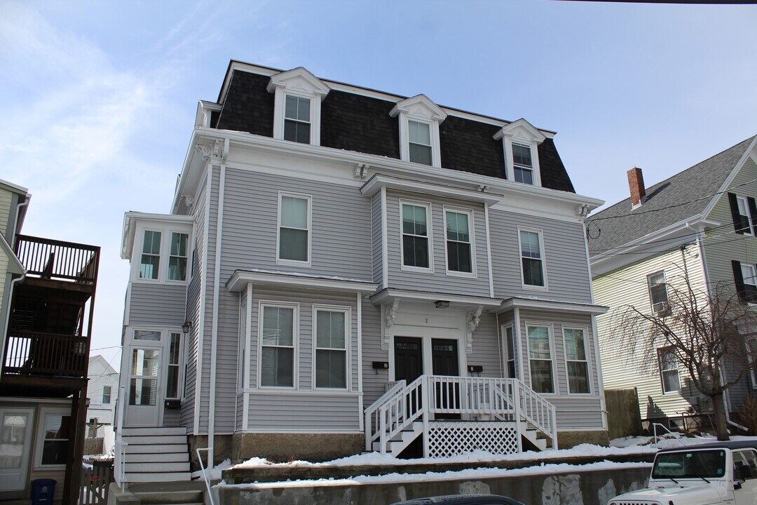 4 Riggs St in Gloucester, MA - Foto de edificio
