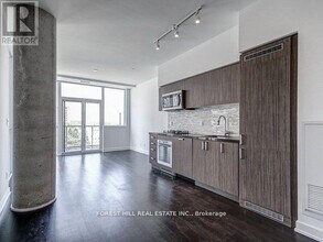 501 St Clair Ave W in Toronto, ON - Building Photo - Building Photo