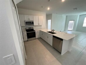 32188 Spiceberry St in San Antonio, FL - Building Photo - Building Photo