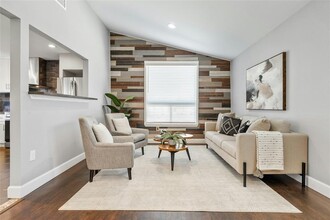 5503 Manor Rd in Austin, TX - Building Photo - Building Photo