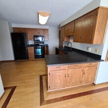 761 Trailsway Ln, Unit 761 Trailsway Lane in Neenah, WI - Foto de edificio - Building Photo