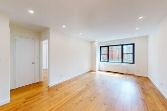 20 W 64th St in New York, NY - Building Photo - Building Photo