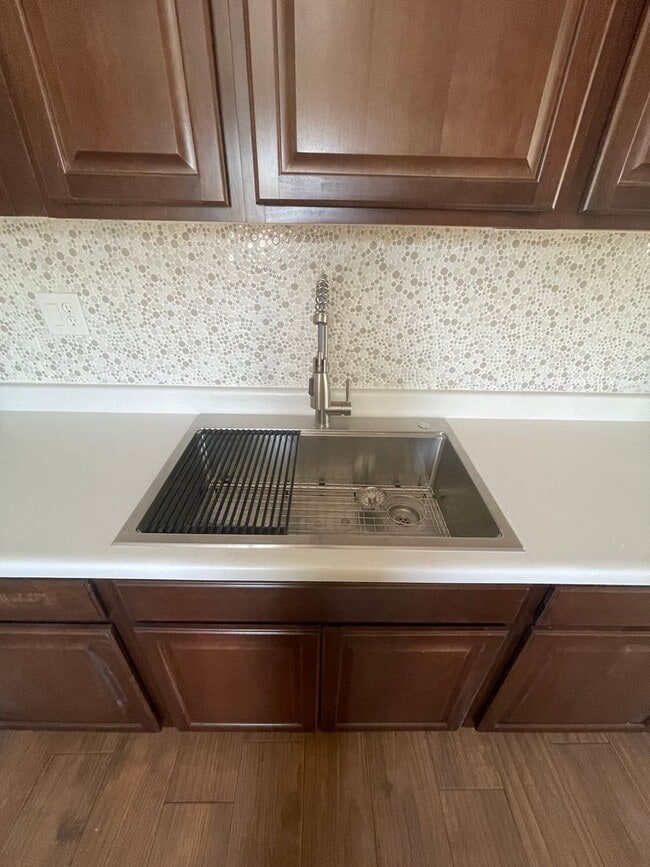 1880 S Espina St in Las Cruces, NM - Foto de edificio - Building Photo