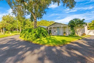 4085 42nd Ave S in St. Petersburg, FL - Building Photo - Building Photo