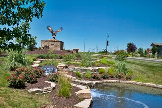 The Manor Homes of Eagle Glen in Raymore, MO - Foto de edificio - Building Photo