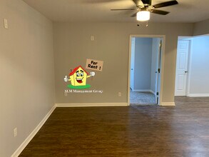 5617 Oak St, Unit B in Eastman, GA - Foto de edificio - Building Photo