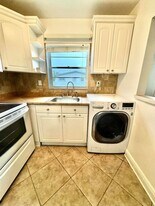 48 Bedford B in West Palm Beach, FL - Building Photo