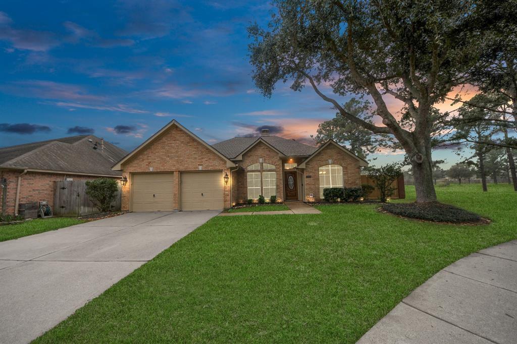 8435 E Copper Lakes Dr in Houston, TX - Building Photo