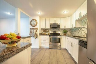 16929 Inglewood Rd NE in Kenmore, WA - Building Photo - Building Photo